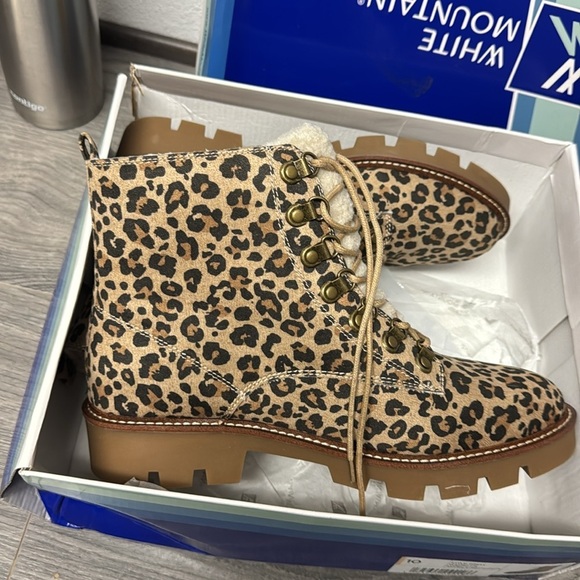 White Mountain Women's lace up Boot Hiking, Black/Ec-Print in Leopard - Picture 5 of 5